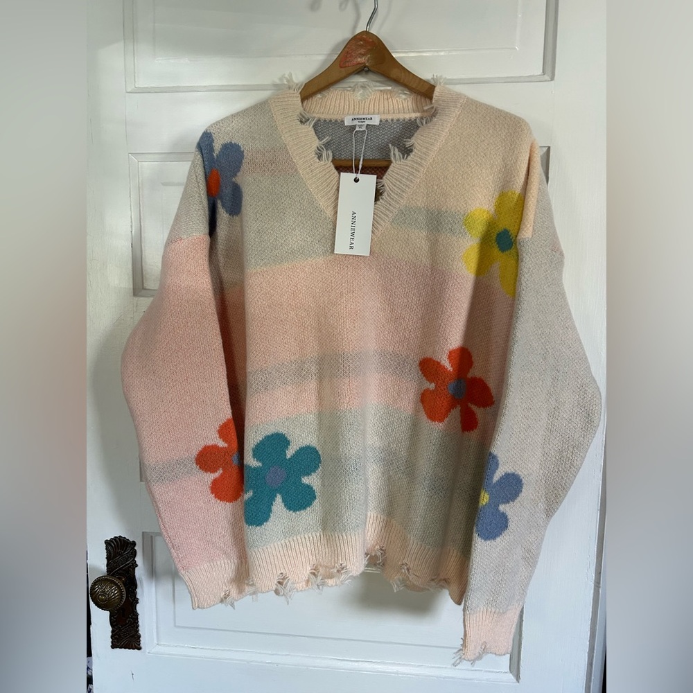 New With Tags! Women’s ANNIE WEAR V-Neck Sweater. Very Soft! Extra Large.